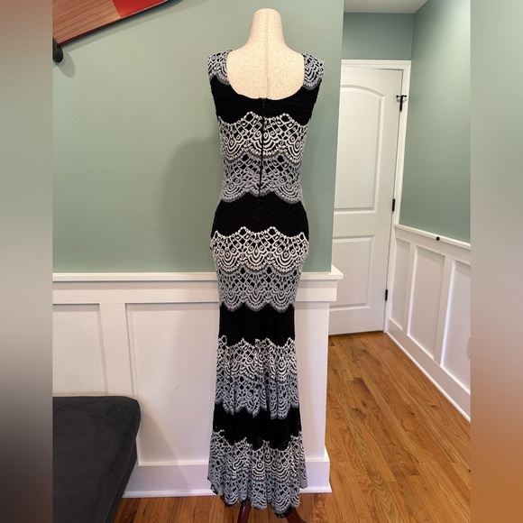 Avery G Mermaid Crotchet Gown size 2 - Picture 15 of 15